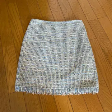 파랑과 베이지의 프린지 타이트 스커트