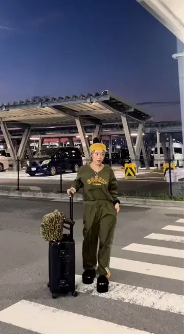 GOSSIP CLUB 나일론 셋업