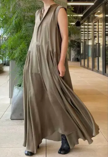 chaos 카오스 샌딩 실크 원피스 슬리브리스