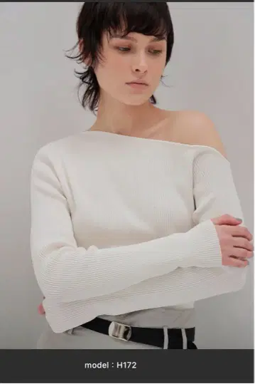 DRESSLAVE asymmetric off-shoulder pull