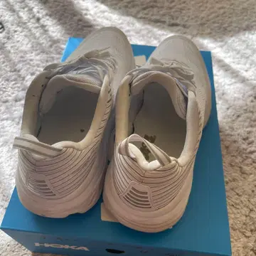 HOKA ONE ONE 화이트 스니커즈