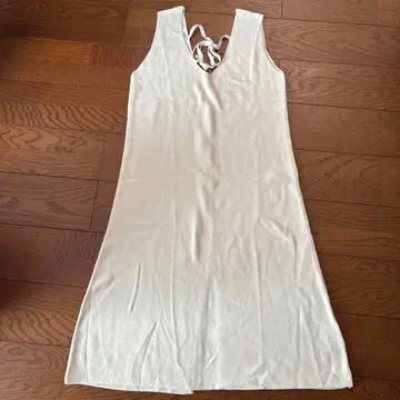 아이보리 슬리브리스 니트 원피스