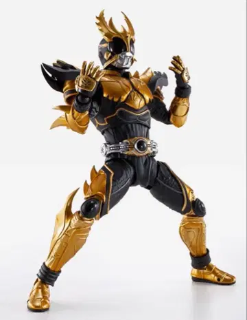 s.h.figuarts 진골조제법 가면라이더 쿠우가 라이징 얼티밋