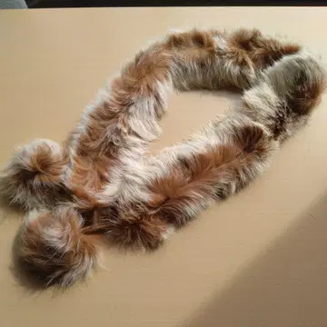 퍼 머플러 브라운 폼폼 포함