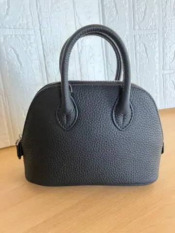 블랙 가죽 숄더백