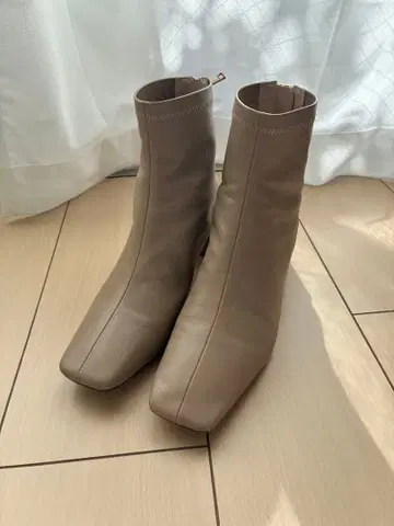 새상품급 스태커토 숏부츠 베이지 밀크티 23.5 24