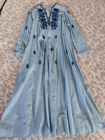 새상품급 정가 38,500엔 누키테파 원피스 자수 블루