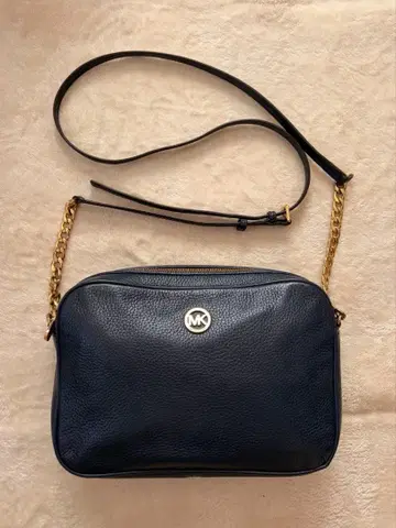 새상품급 MK (마이클코어스) 슬링 바디백