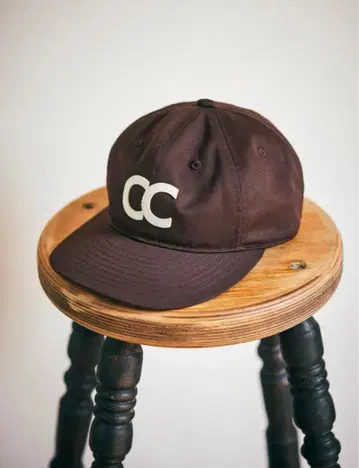 CC FELT 로고 6 패널 캡 브라운 x 화이트 새상품급