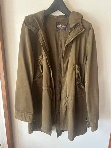 올리브색 후드 부착 밀리터리 자켓