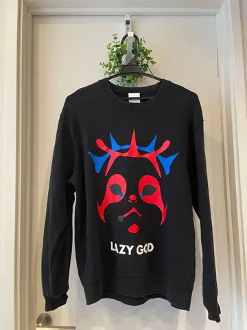 LAZY GOD 그래픽 프린트 맨투맨