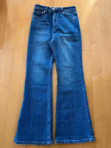 SNIDEL 블루 부츠컷 데님