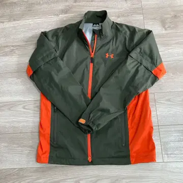 언더아머 자켓 MD 올리브 그린/오렌지
