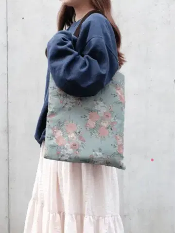 새상품 솔티플뢰르 토트백 A4 Nicott