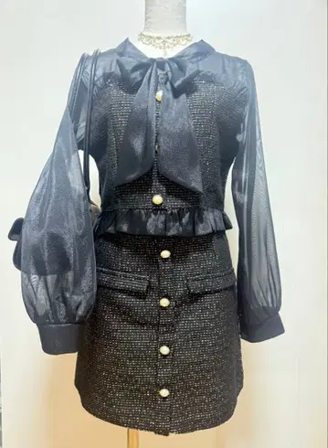 HJNN 골드 버튼 블라우스 x 스커트