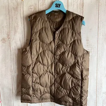 UNIQLO 울트라 라이트 다운 컴팩트 베스트 (웨이브 퀼트) 사이즈 M