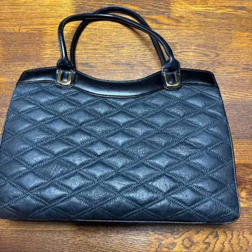 블랙 퀼팅 핸드백