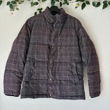 그레이 계열 체크 무늬 다운 자켓