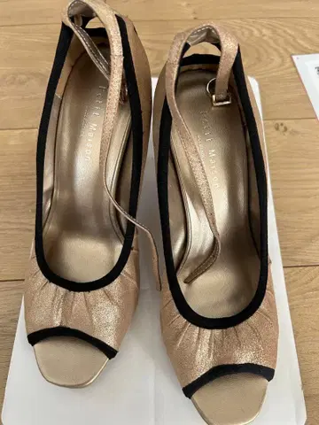 메탈릭 골드 오픈토 하이힐 23.5cm