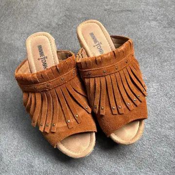 MINNETONKA 브라운 프린지 모카신