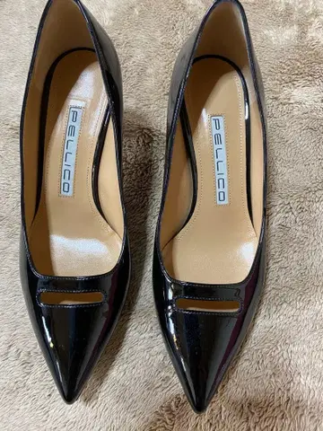 PELLICO 블랙 스틸레토 펌프스 37