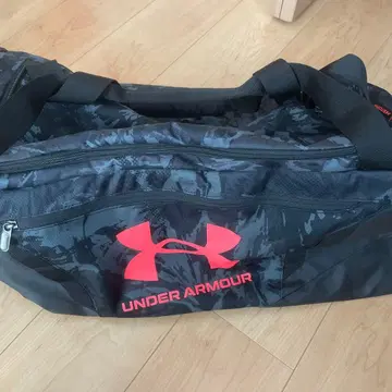 UNDER ARMOUR 보스턴 백 블랙/빨간색