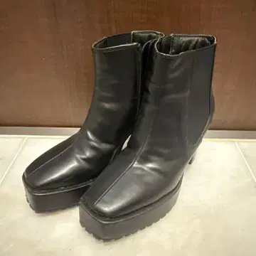 블랙 가죽 숏부츠