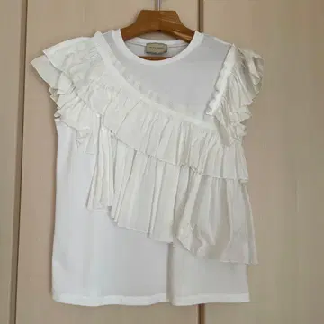 화이트 프릴 슬리브리스 T셔츠