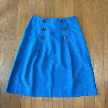 플레어 스커트 파랑 버튼 포함 사이드 포켓