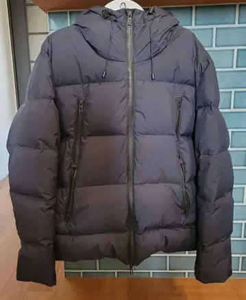 GOSTAR DE FUGA 네이비 후드 부착 다운 자켓