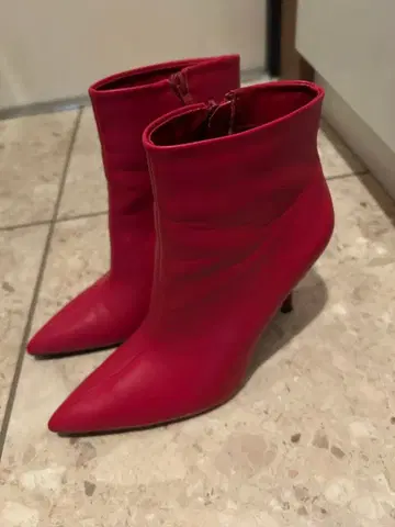 ZARA 빨간색 스틸레토 하이힐 숏부츠