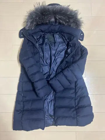 LATRAS 네이비 후드 부착 다운 자켓