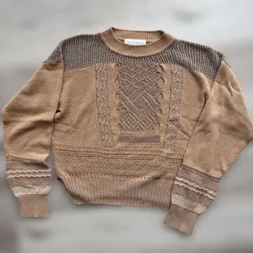 마메쿠로구치 베이지 니트 스웨터
