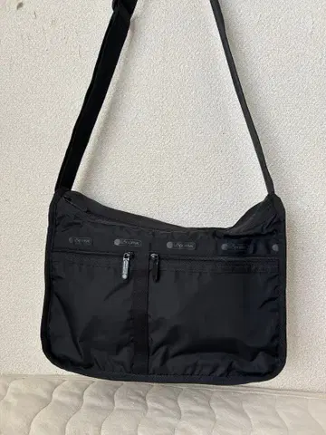 블랙 숄더백 수납 파우치 포함