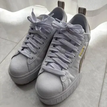 PUMA 화이트 통굽 스니커즈