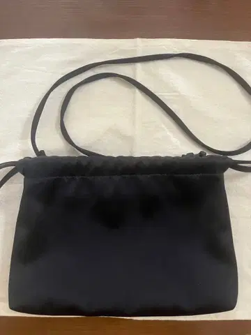 두지엠 클라세 CELERI SATIN MINI POUCH