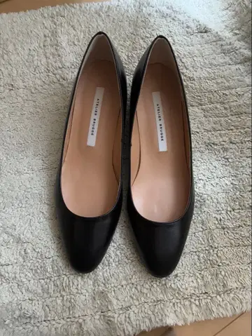 아틀리에 블루 블랙 플레인 펌프스 4cm 힐 23cm