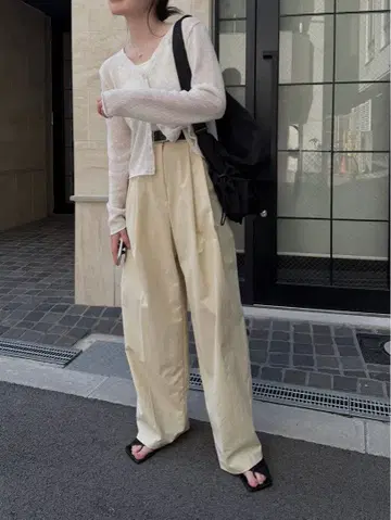 나나나모에 턱 와이드 팬츠