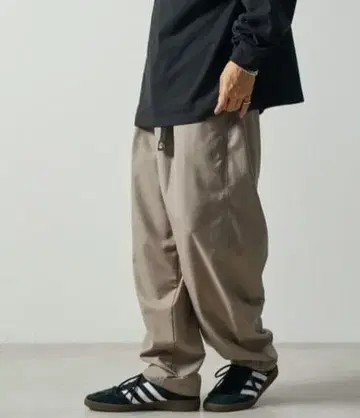 와이드 실루엣 클라이밍 슬랙스 베이지 M