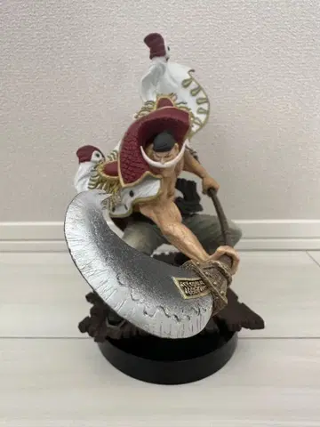 흰 수염 제일복권 피규어