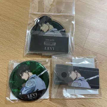 도도로 로 복권 메이트 진격의 거인 리바이 아크릴 스탠드 캔뱃지