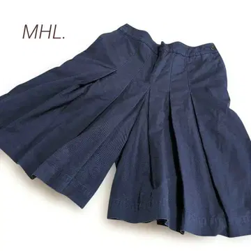 MHL. 마가렛호웰 코튼 트윌 턱 하프 팬츠