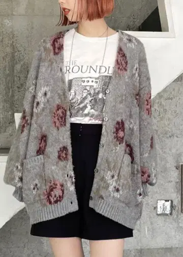 새상품급 JEANASiS 지나시스 라메 그레이 사이즈 F 꽃무늬 가디건