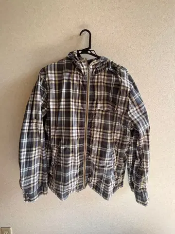 UNIQLO 후드 부착 체크 마운틴 파카