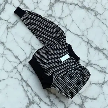 긴팔 니트 블랙과 화이트의 망사 무늬 (moussy)