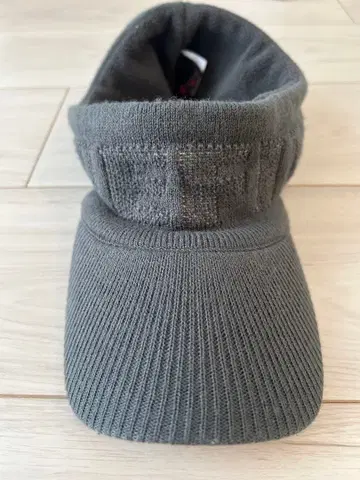 BRIEFING 그레이 니트 바이저