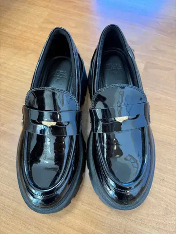 에나멜 블랙 로퍼 통굽 ZARA