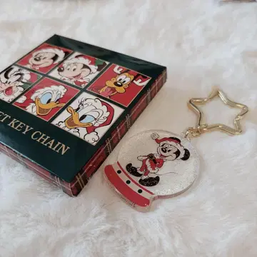 디즈니 스토어 크리스마스 2025 시크릿 키체인 미키