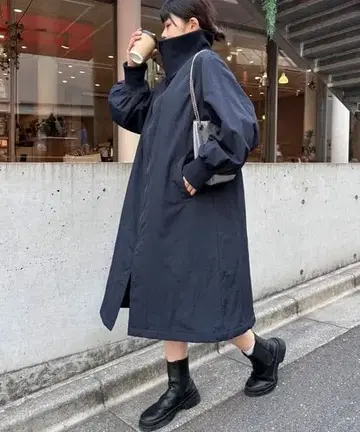 차오패닉 티피 스탠드 카라 볼륨 슬리브 코트 네이비