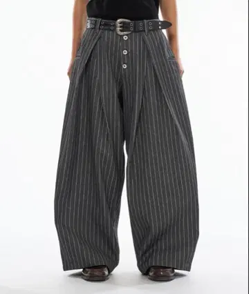 ASSORT CROSS TUCK BAGGY PANTS [ S 사이즈 ]